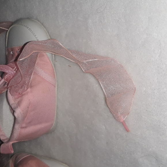 Pink baby sneakers with moon and star beaded accents and fun laces - Picture 5 of 10